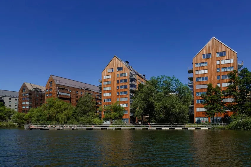 Höghus byggda i trä i Sundbyberg. Foto.